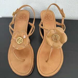 Tory Burch Shelby Tan Flower Ankle Strap Wedge Thong Sandals